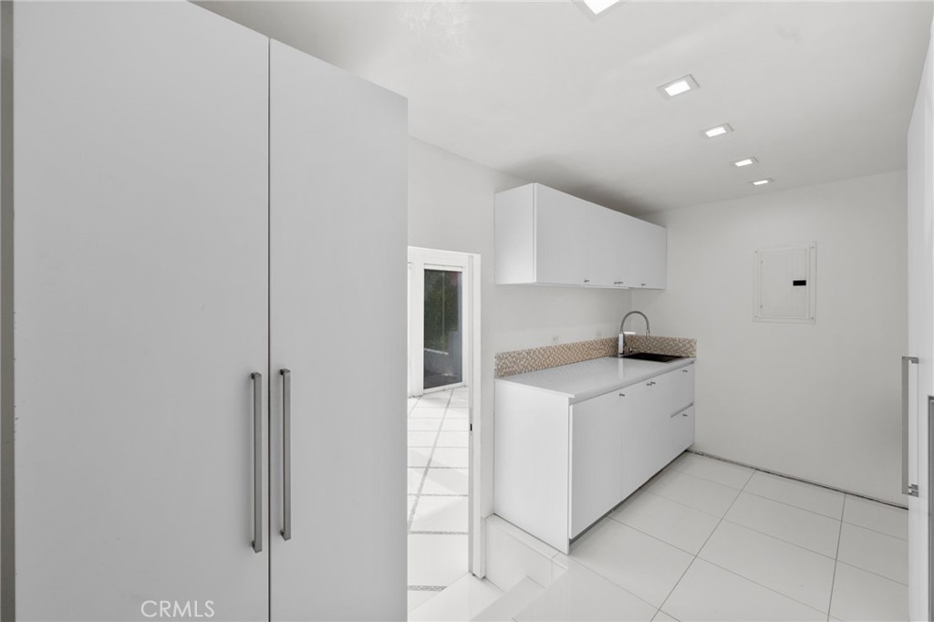 1046 N Hillcrest Road