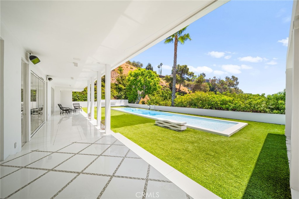 1046 N Hillcrest Road