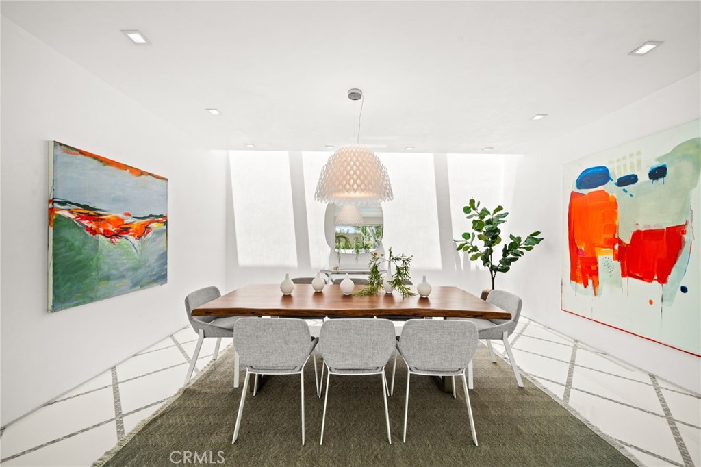 1046 N Hillcrest Road