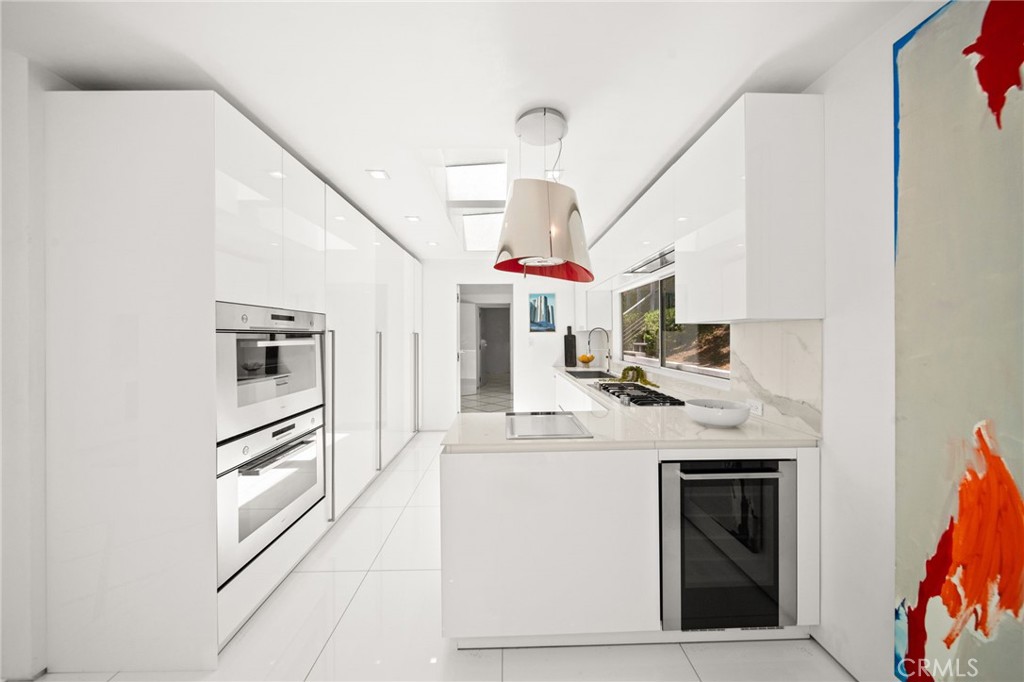 1046 N Hillcrest Road