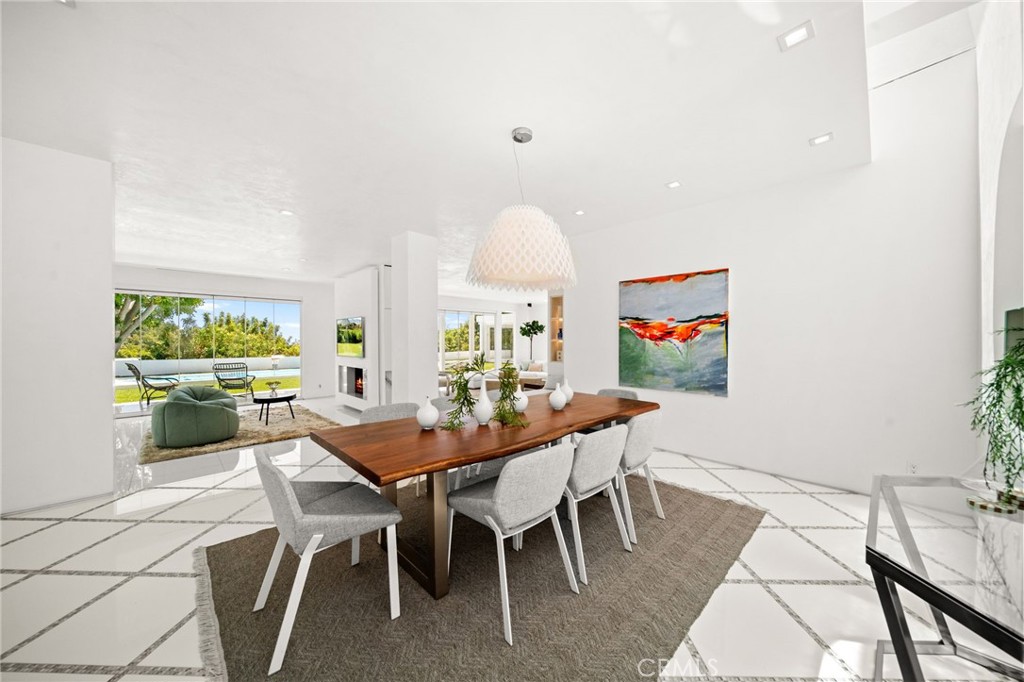 1046 N Hillcrest Road