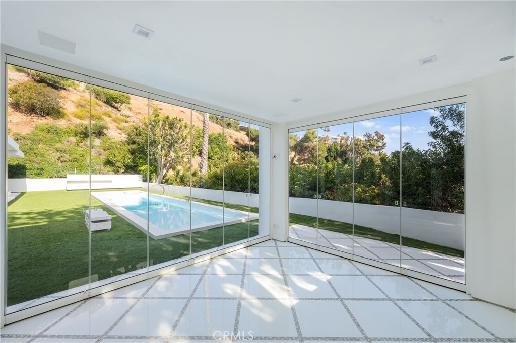 1046 N Hillcrest Road