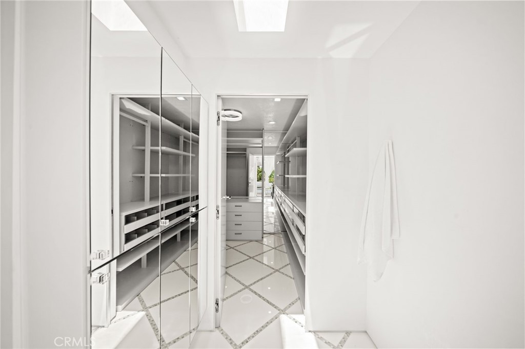 1046 N Hillcrest Road