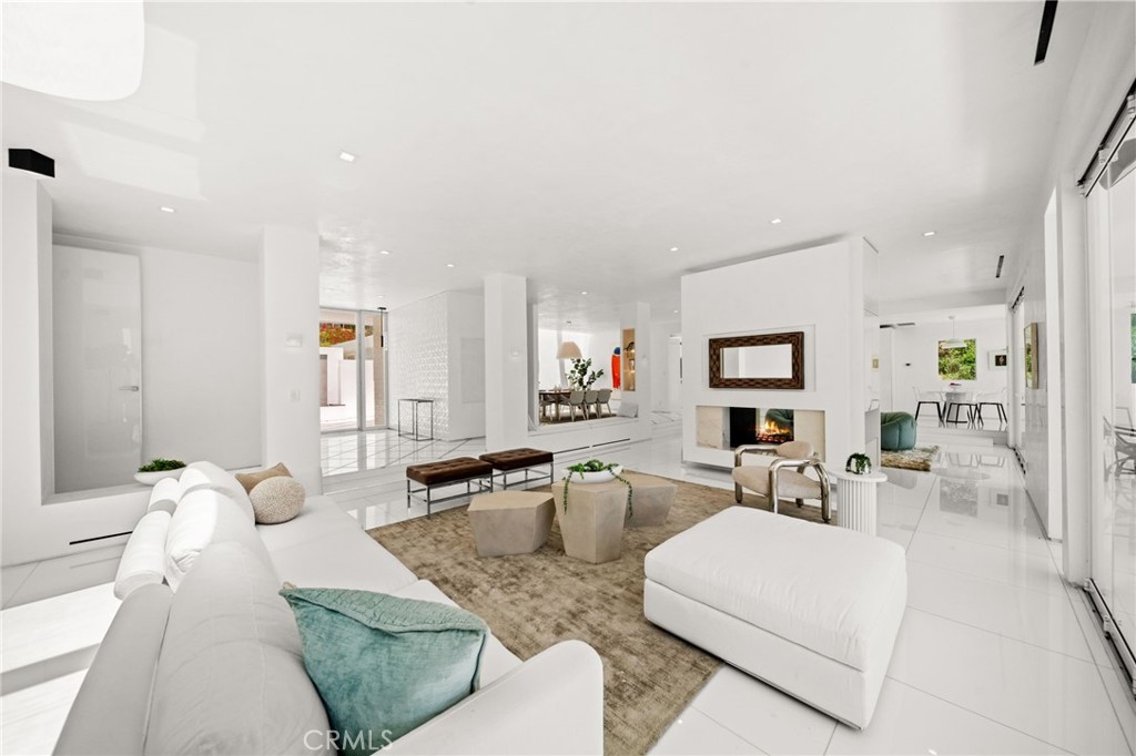 1046 N Hillcrest Road