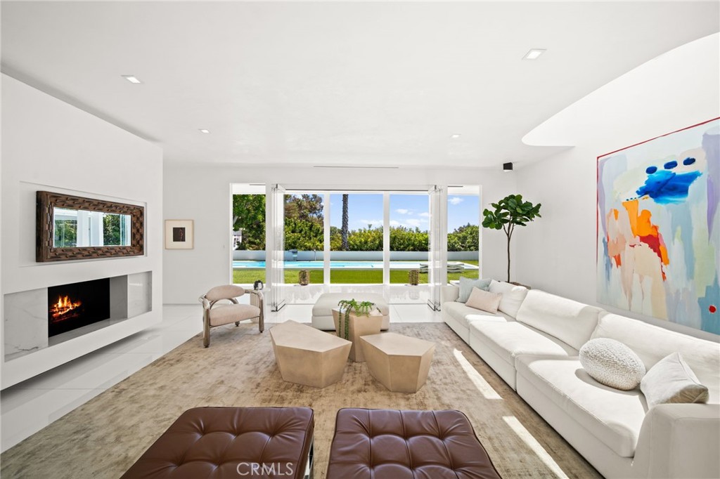 1046 N Hillcrest Road