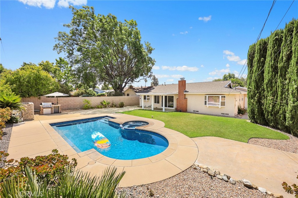 647 Ridgefield Dr
