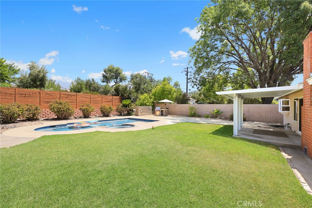 647 Ridgefield Dr