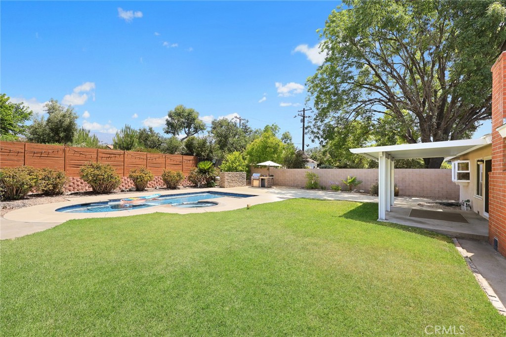 647 Ridgefield Dr