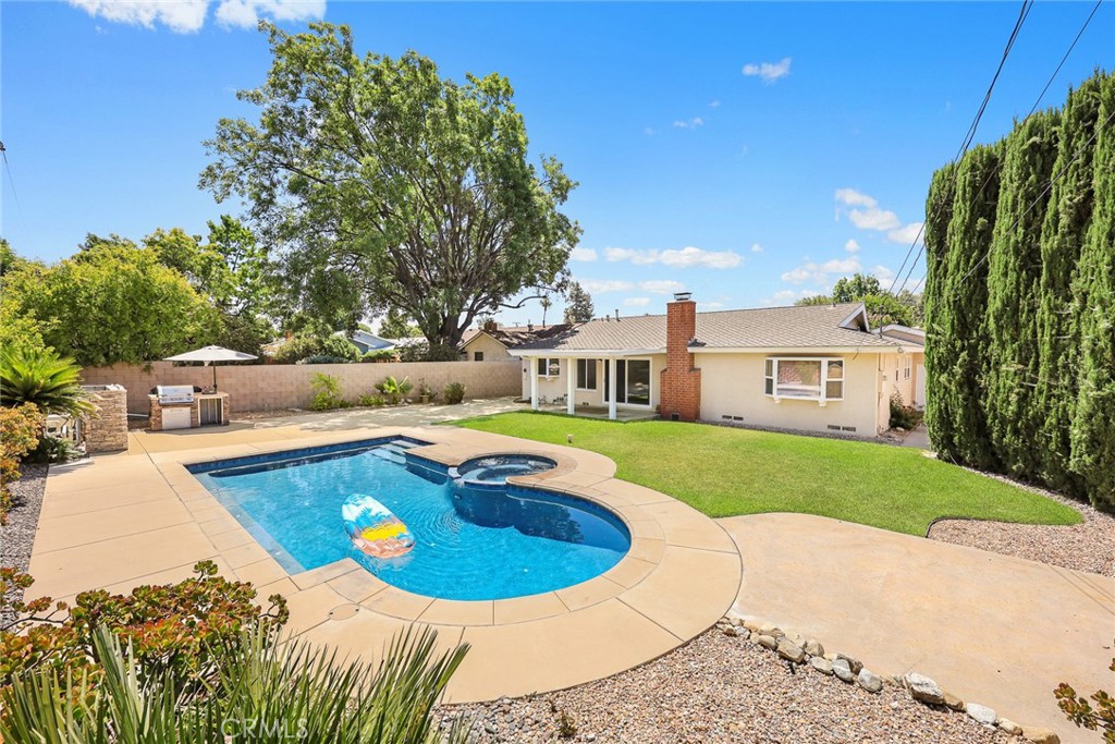 647 Ridgefield Dr