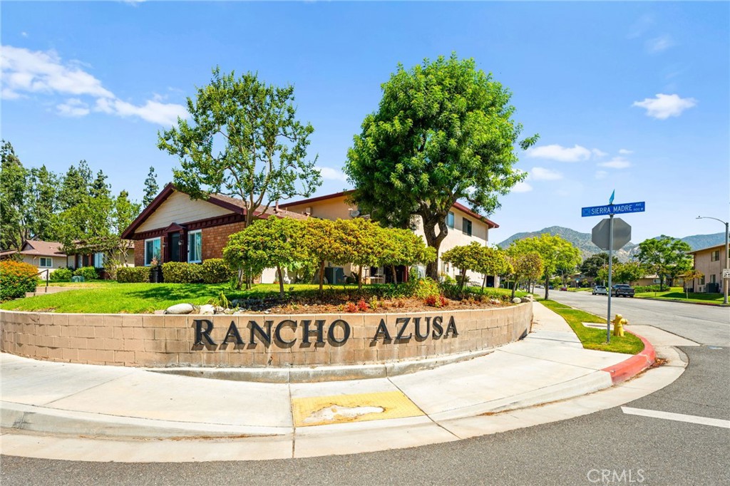 1105 W Calle De La Luna 4