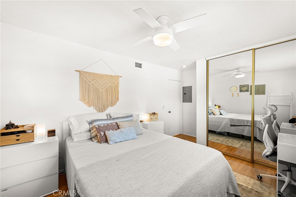 1105 W Calle De La Luna 4