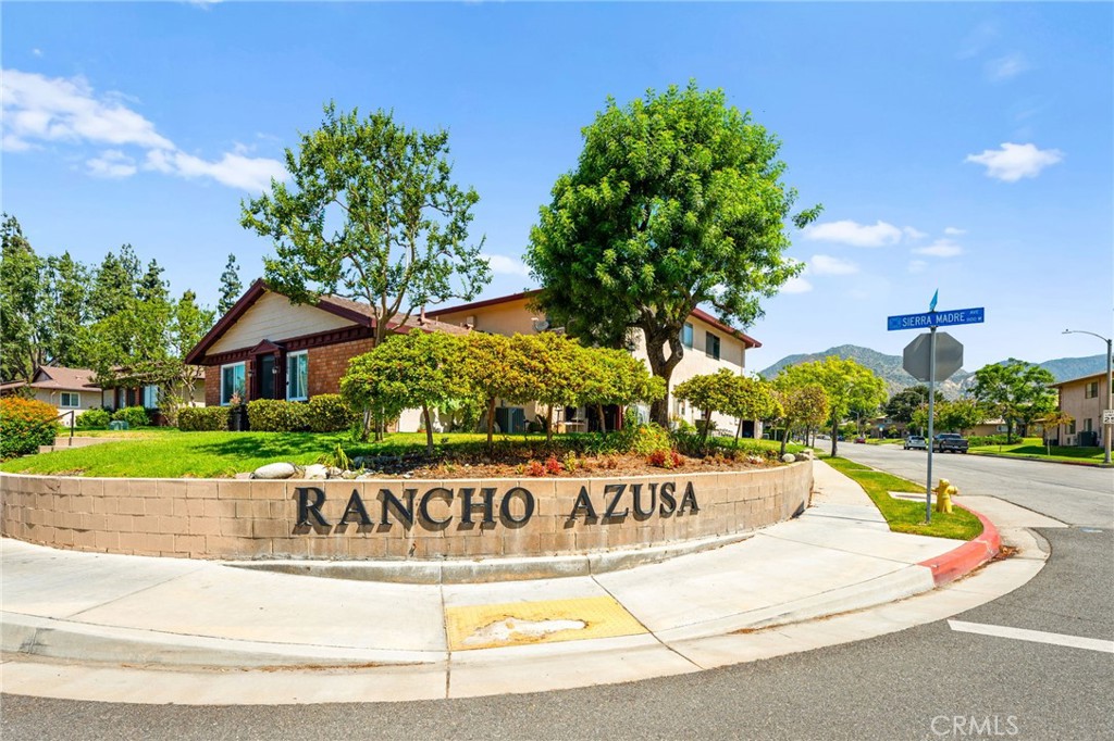 1105 W Calle De La Luna 4