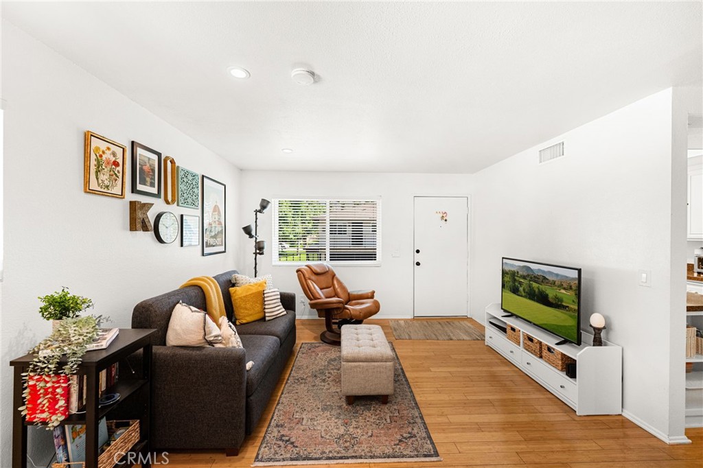 1105 W Calle De La Luna 4