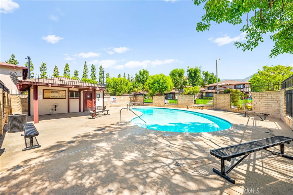 1105 W Calle De La Luna 4