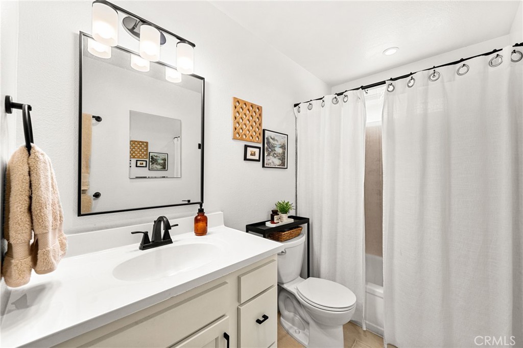 1105 W Calle De La Luna 4