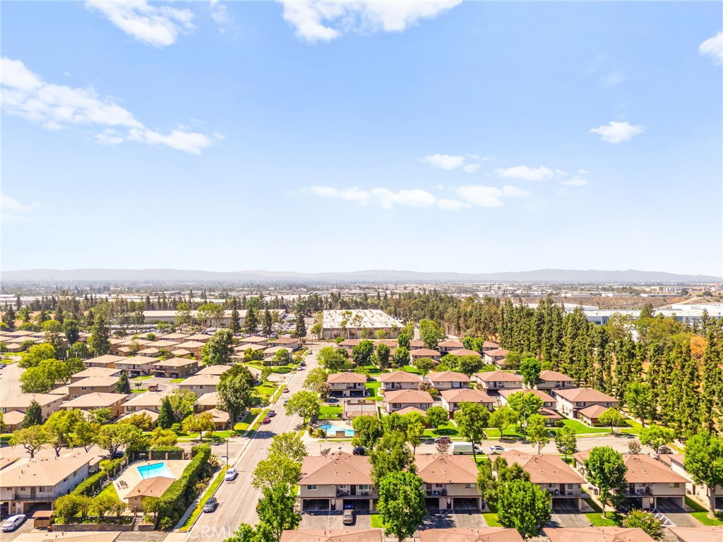 1105 W Calle De La Luna 4