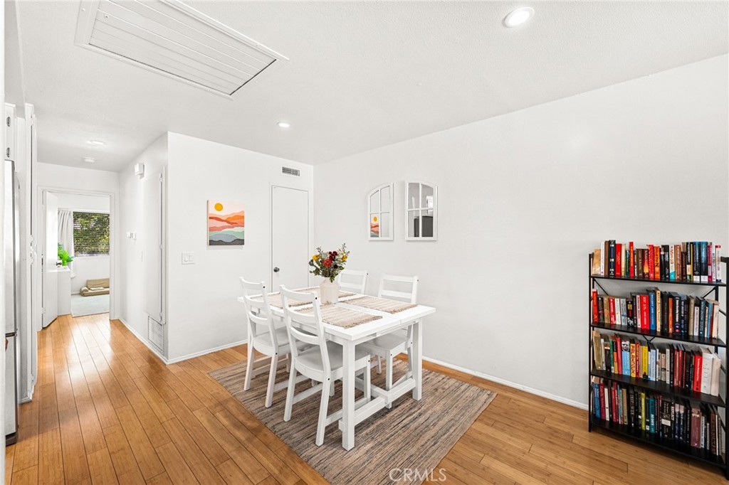 1105 W Calle De La Luna 4