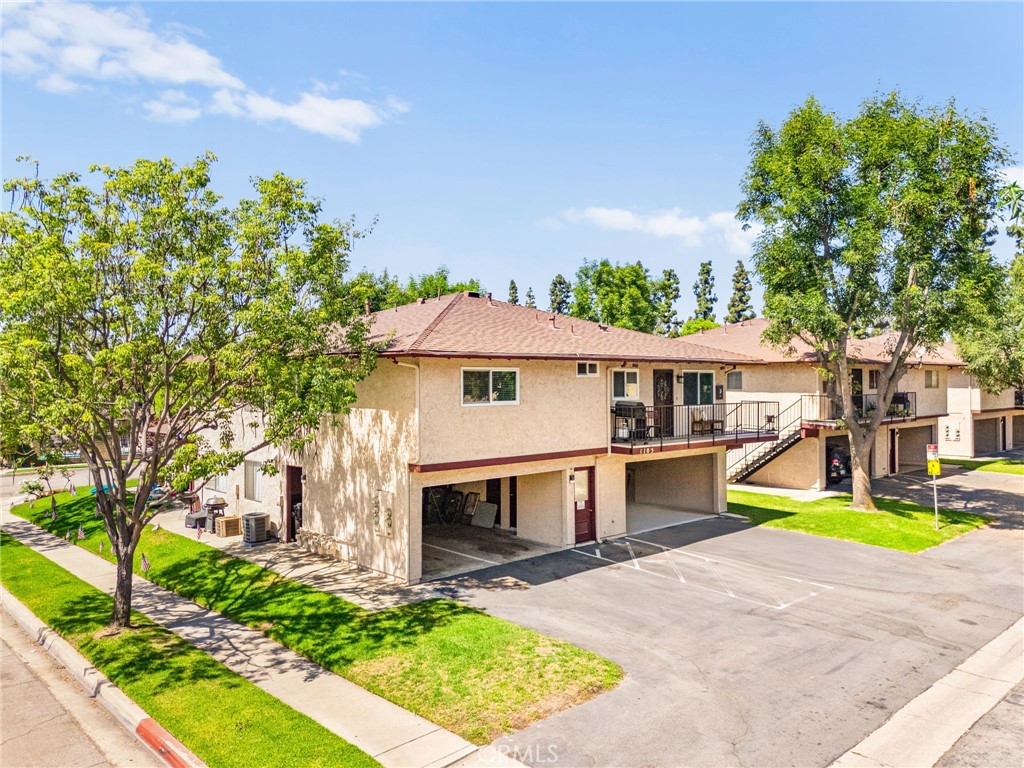 1105 W Calle De La Luna 4