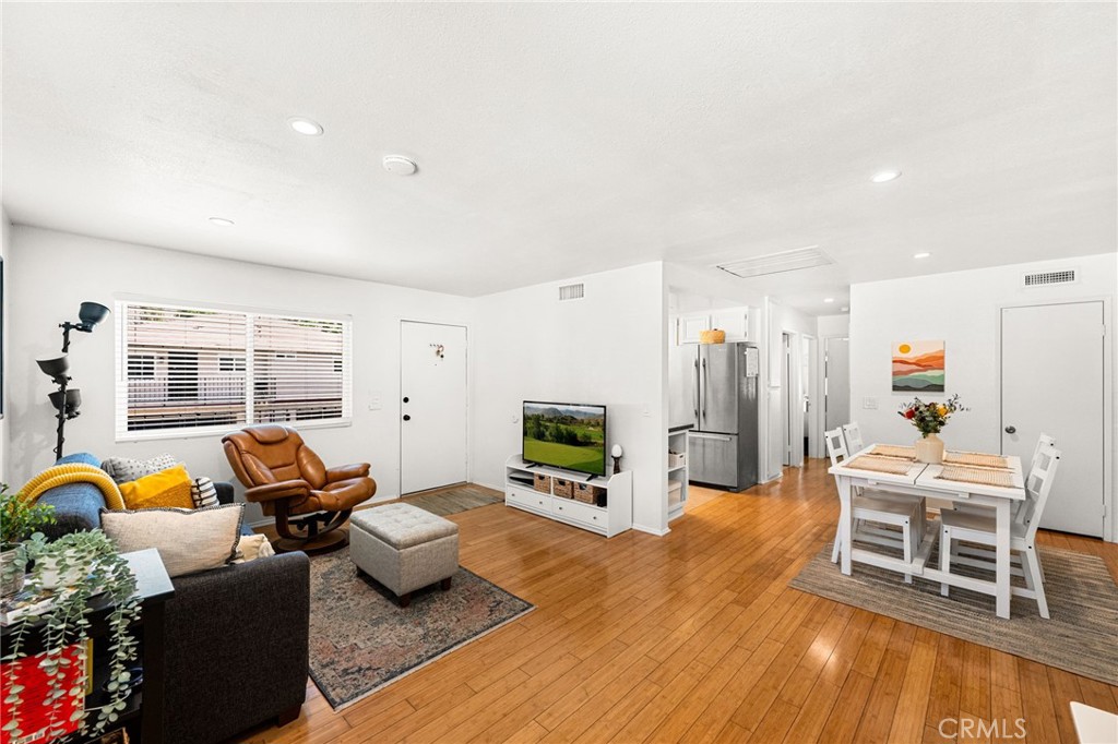 1105 W Calle De La Luna 4