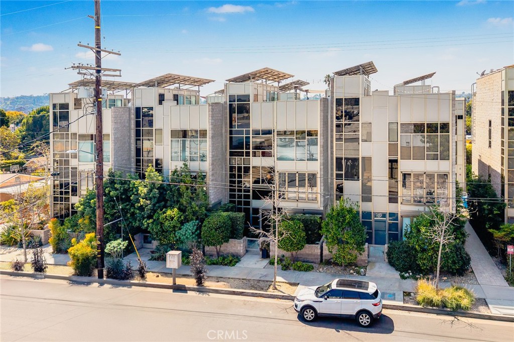 3240 Casitas Avenue
