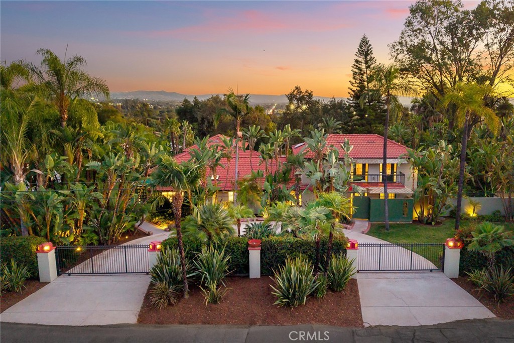 459 N Barranca Ave