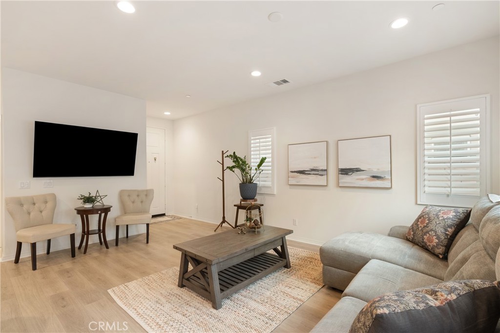 7194 Crescrendo Lane