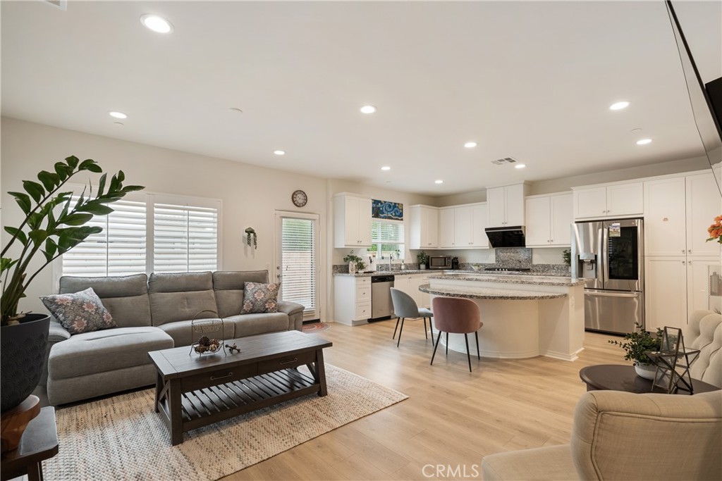 7194 Crescrendo Lane