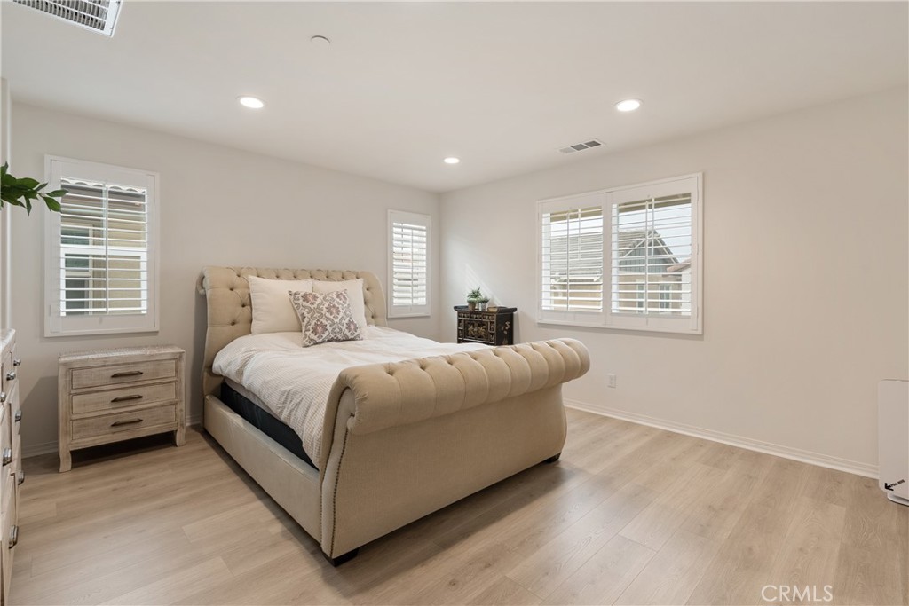 7194 Crescrendo Lane