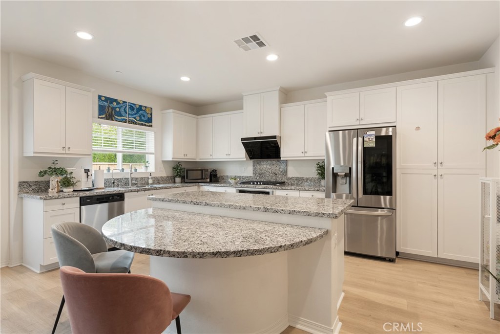 7194 Crescrendo Lane