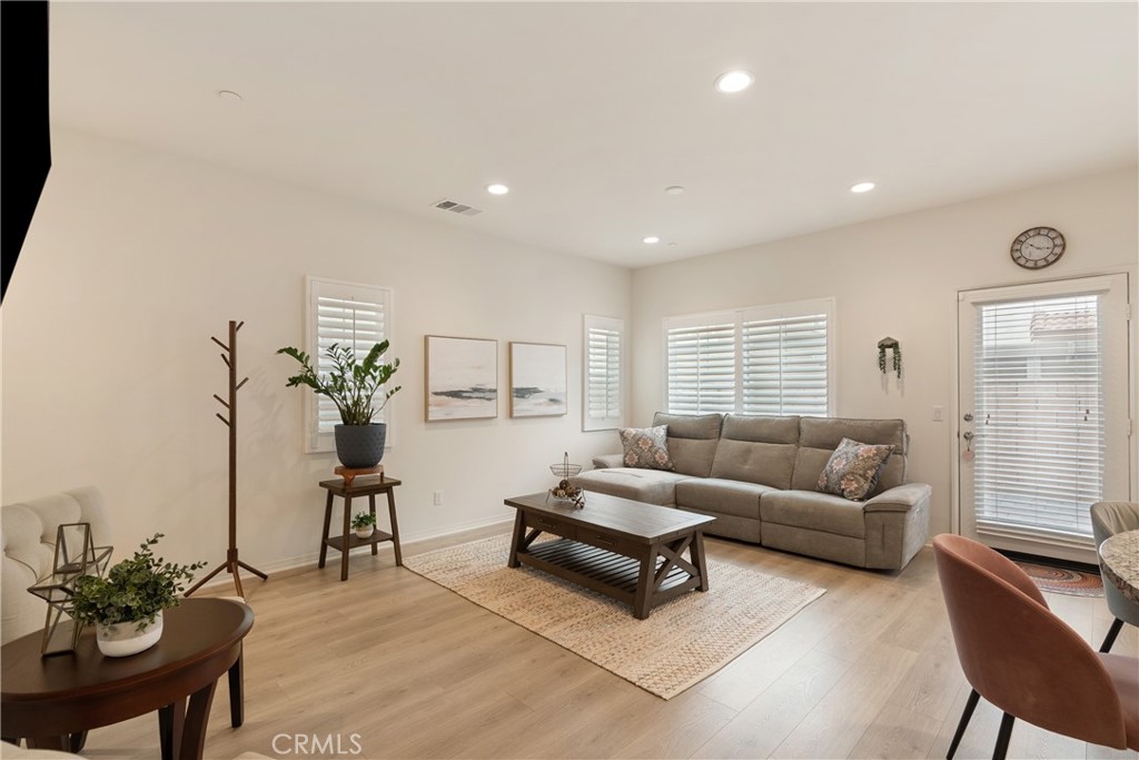 7194 Crescrendo Lane