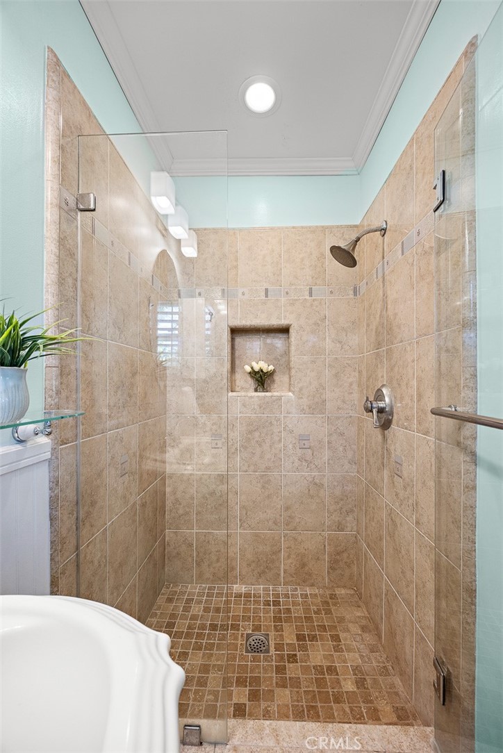 884 E Whitcomb Avenue