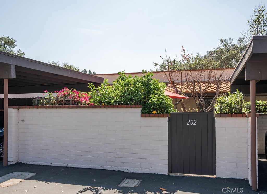 202 W Via Vaquero