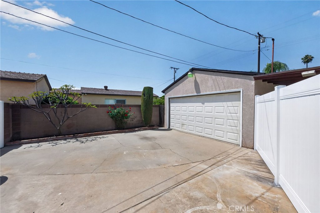 1245 E Mobeck