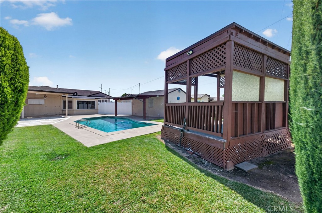 1245 E Mobeck