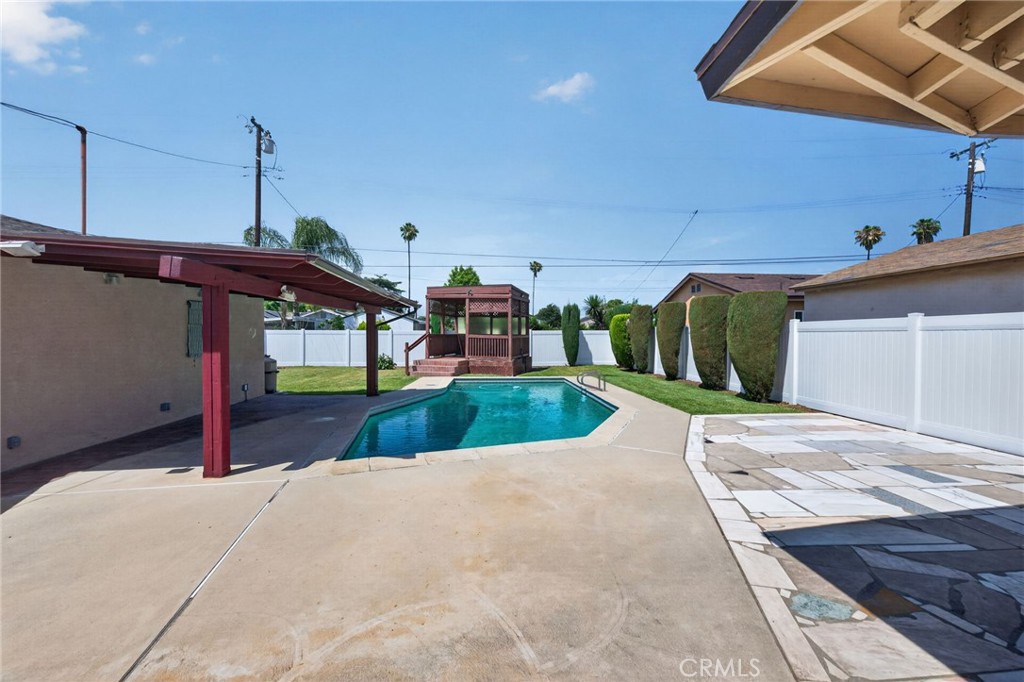 1245 E Mobeck