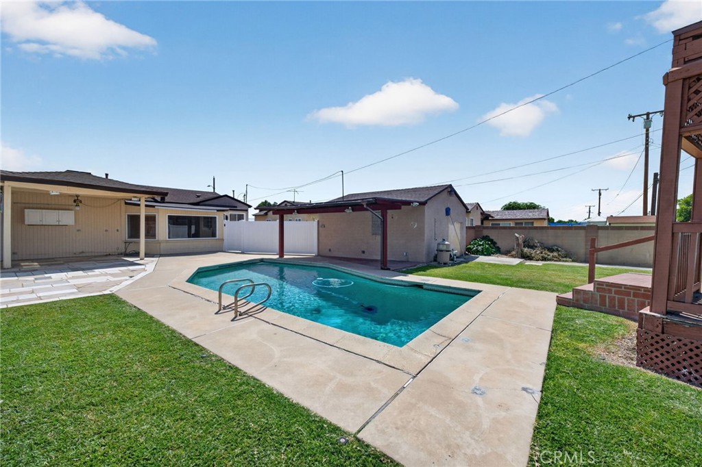 1245 E Mobeck