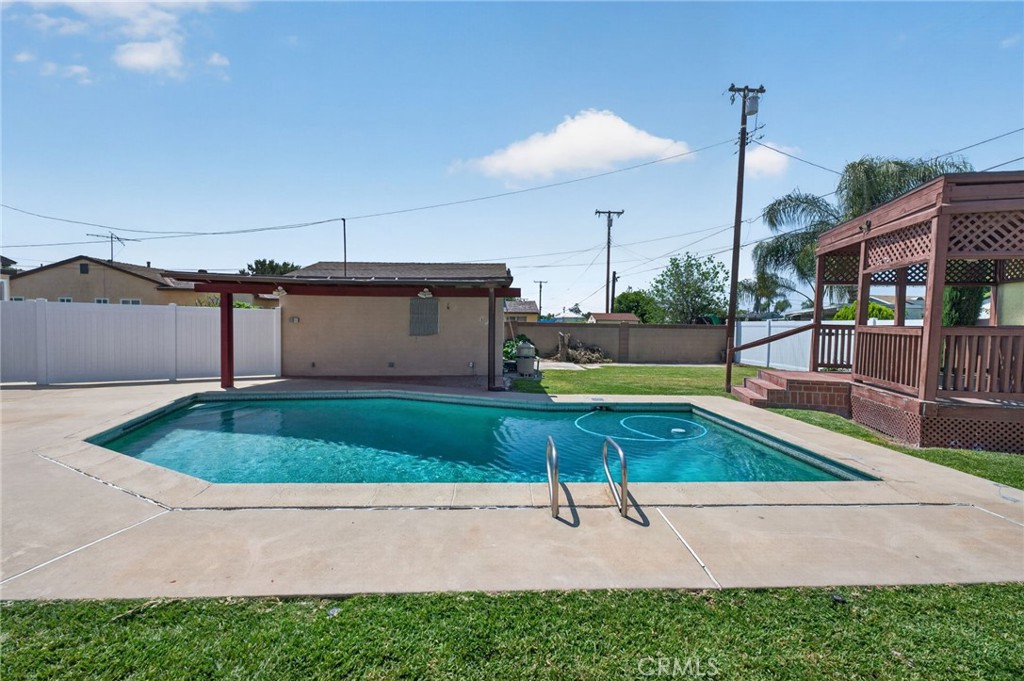 1245 E Mobeck