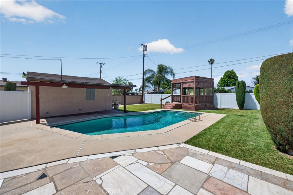 1245 E Mobeck