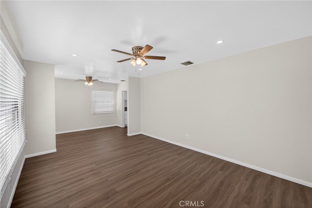 1245 E Mobeck