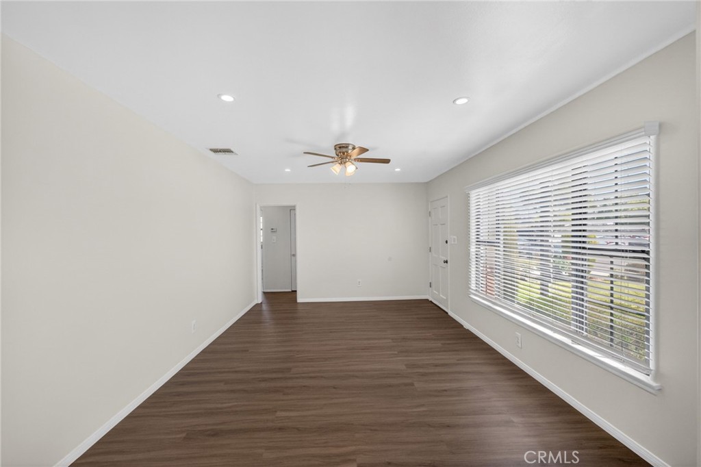 1245 E Mobeck