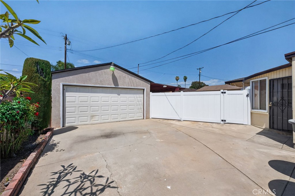 1245 E Mobeck