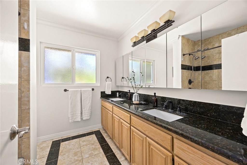 1135 Sierra Madre Villa Avenue