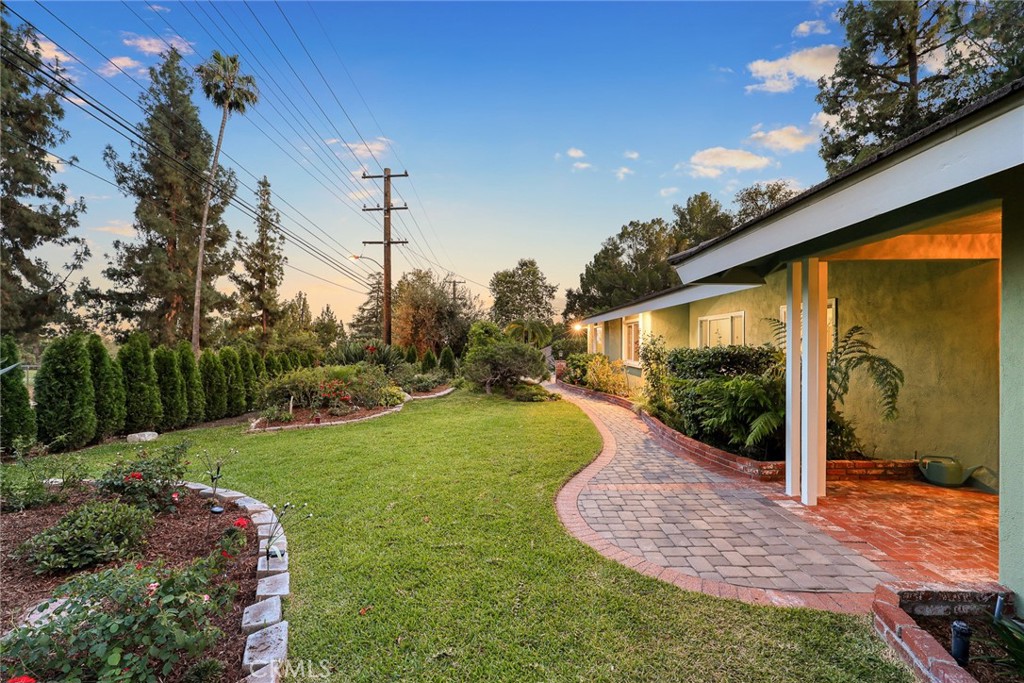 1135 Sierra Madre Villa Avenue