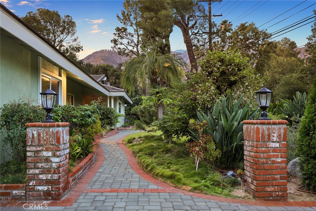 1135 Sierra Madre Villa Avenue