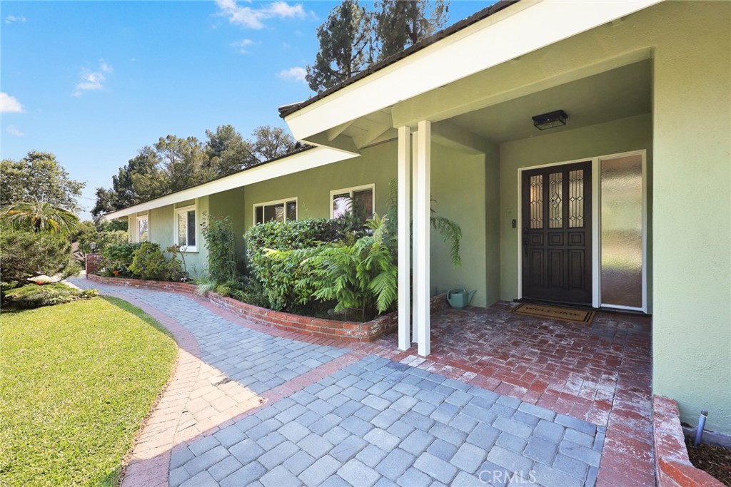 1135 Sierra Madre Villa Avenue