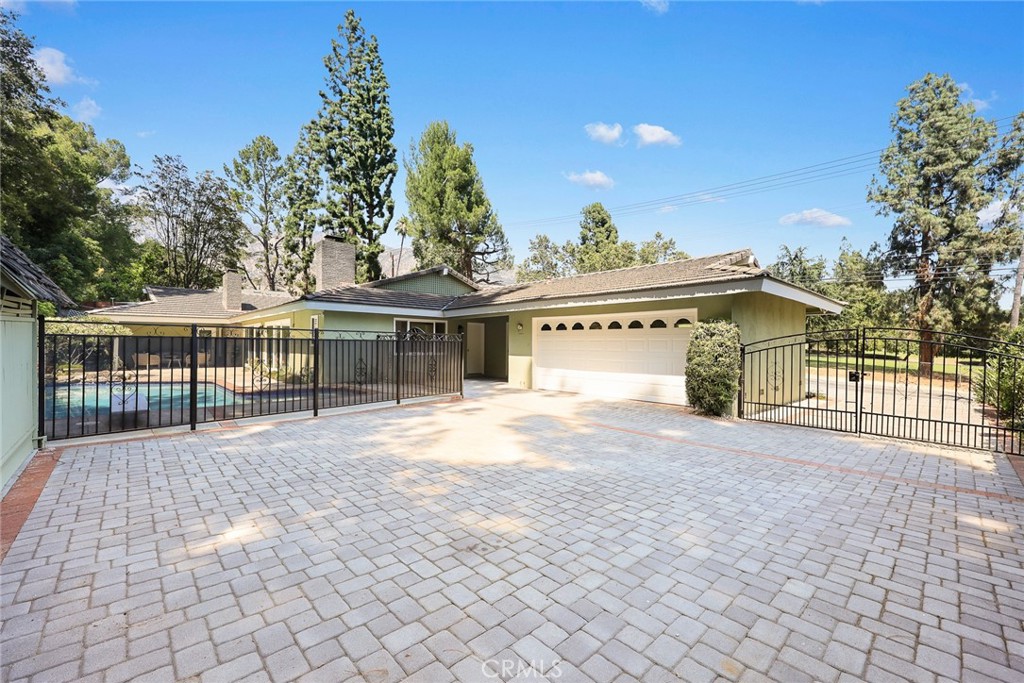 1135 Sierra Madre Villa Avenue