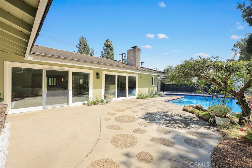 1135 Sierra Madre Villa Avenue