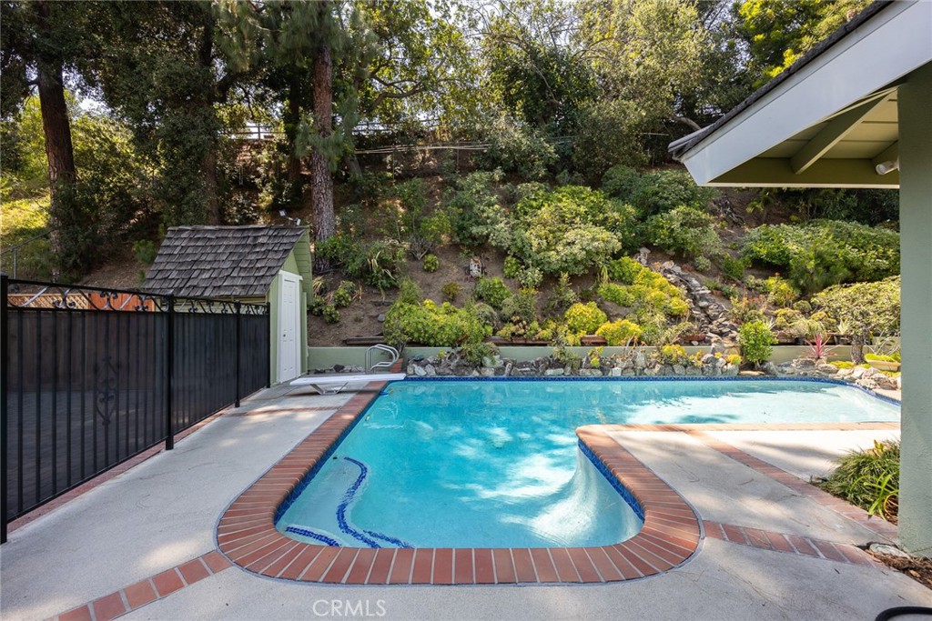 1135 Sierra Madre Villa Avenue