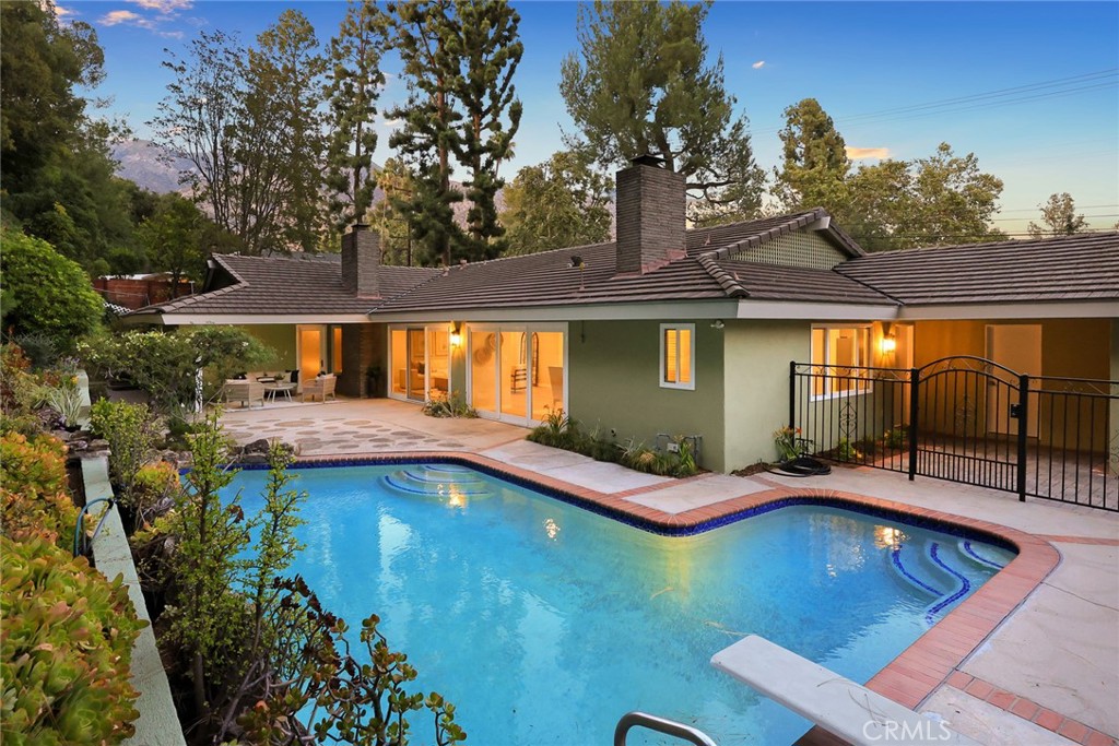 1135 Sierra Madre Villa Avenue