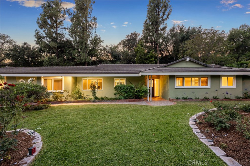 1135 Sierra Madre Villa Avenue